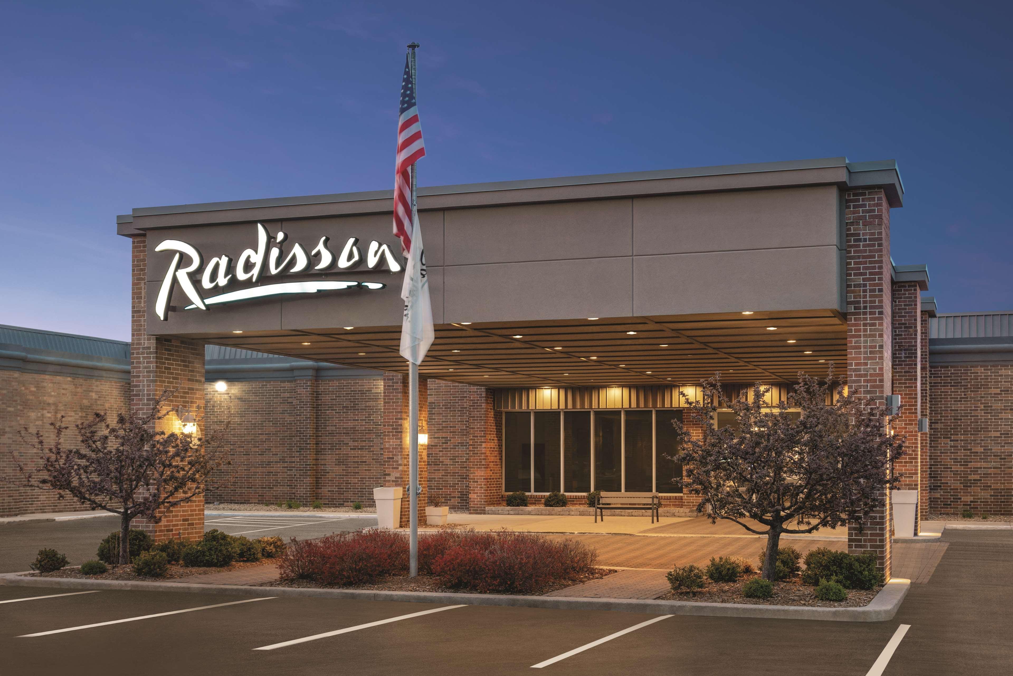 Radisson Hotel And Conference Center Fond Du Lac Exterior photo
